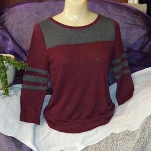 Burgundy and grey Arizona jeans tee $